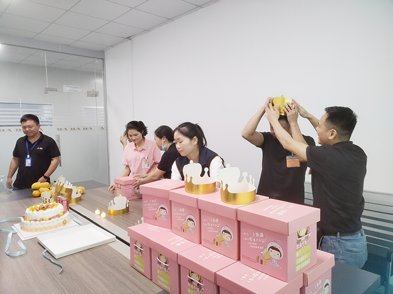宝运莱导热材料:举办员工生日会 爱心传递暖人心