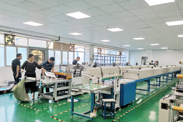 宝运莱导热硅胶片生产风采展示